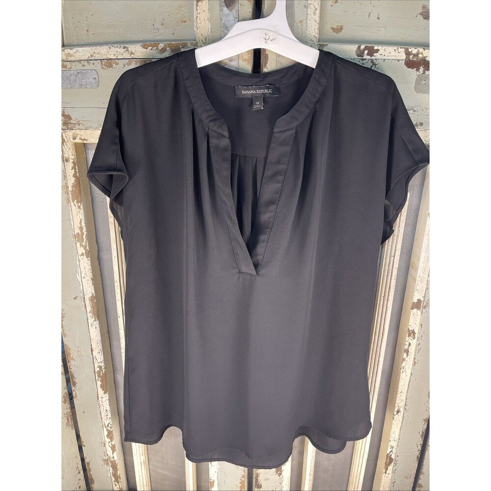 Banana Republic Blouse Womens M Black Cap Sleeve V Neck Pleated Back